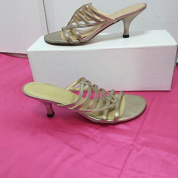 STUART WEITZMAN Women's SZ 4M Gold Sandals . Condition is Pre-owned - Picture 3 of 11